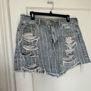 American Eagle 90’s Boyfriend Short ⭐️ (2/$40)